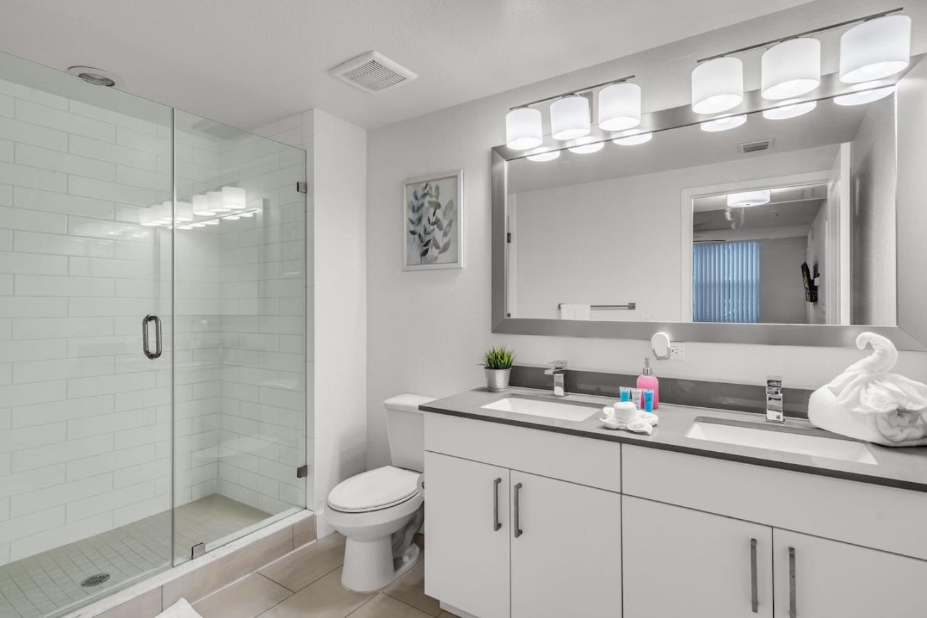 Apartment Comfort And Convenience 2br Unit With Free Parking