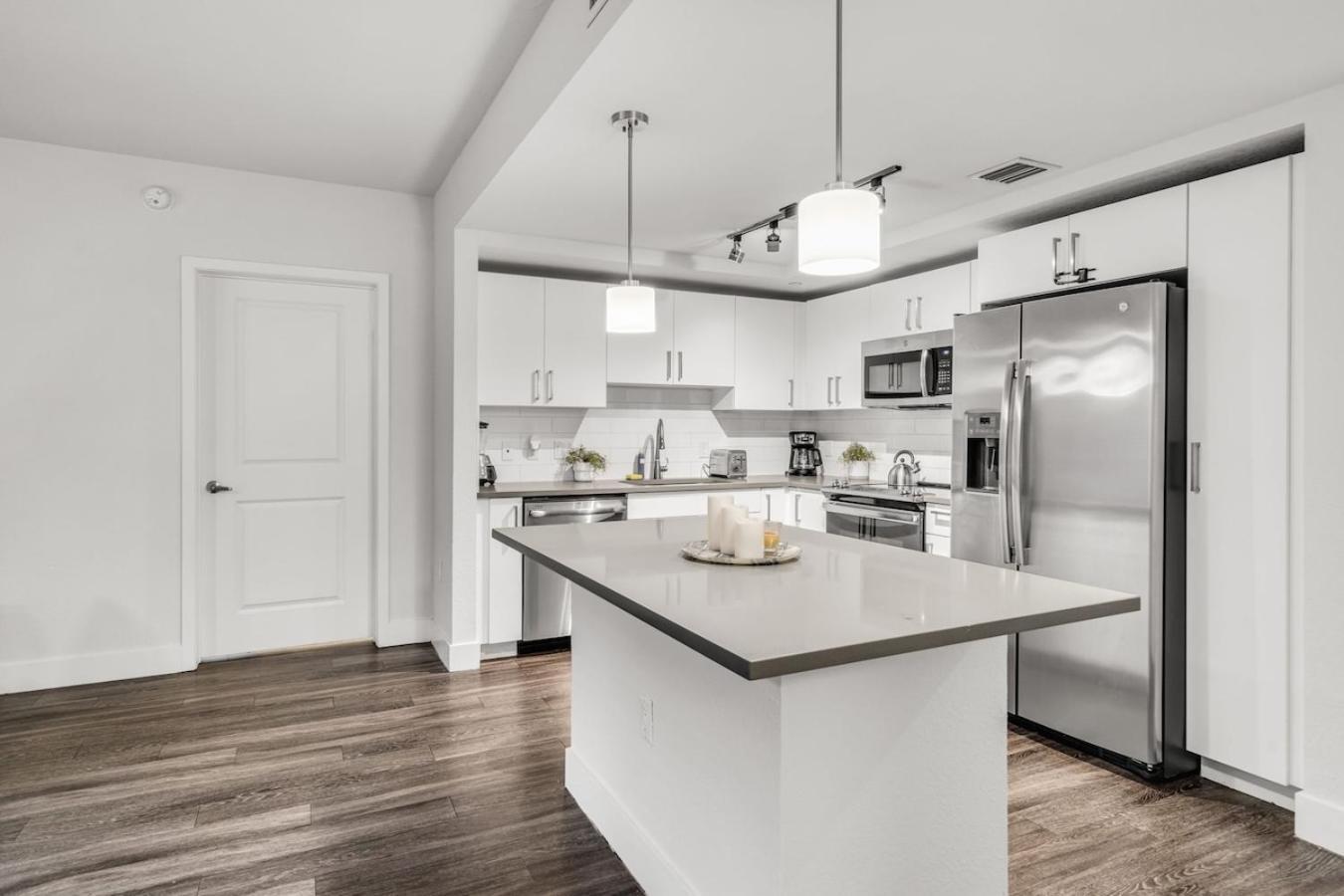 Comfort And Convenience 2br Unit With Free Parking Apartment