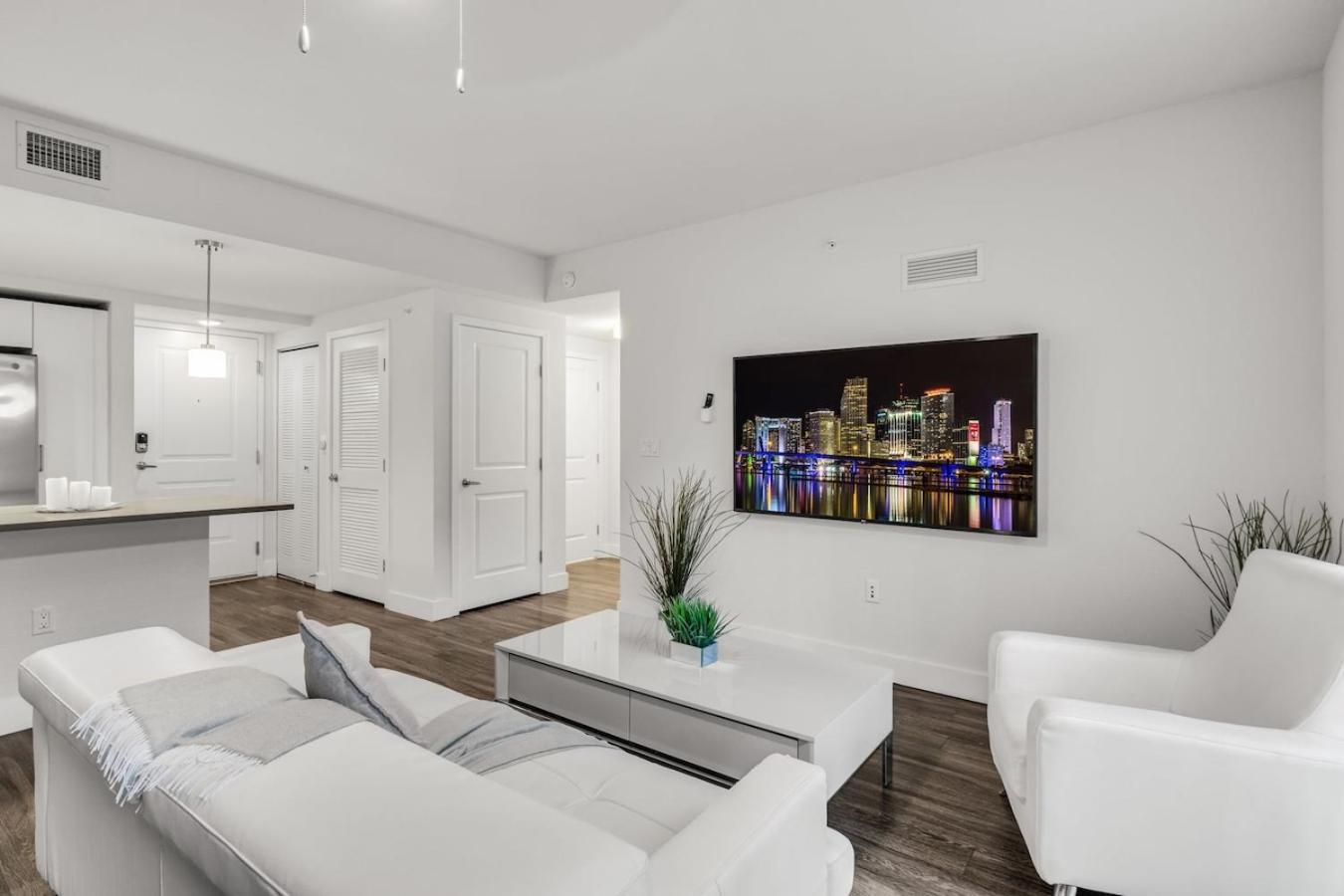 Comfort And Convenience 2br Unit With Free Parking